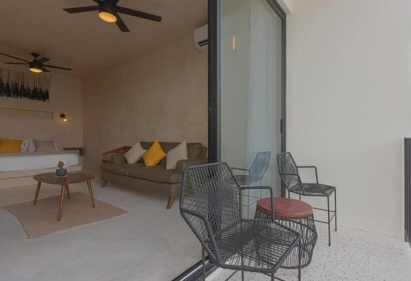 Apartamento 1 Dormitório com Sacada, Ujo Condo Boutique