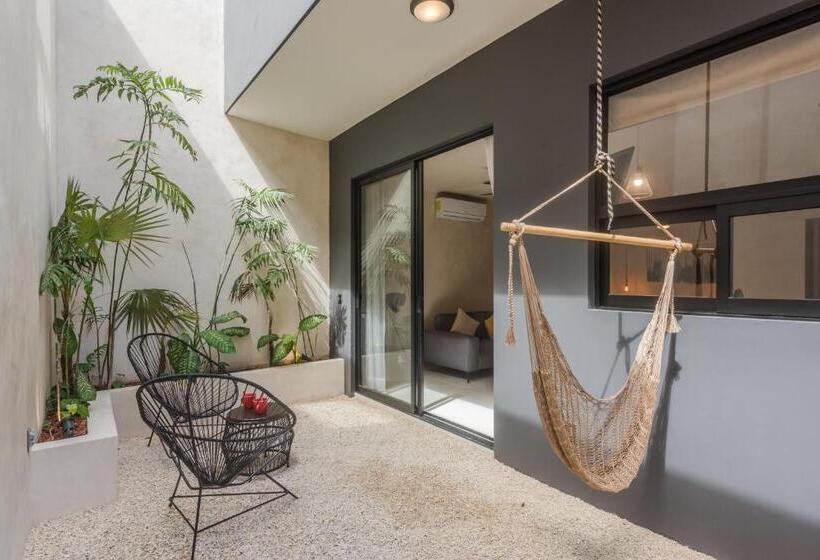 Escritório Estándar, Ujo Condo Boutique