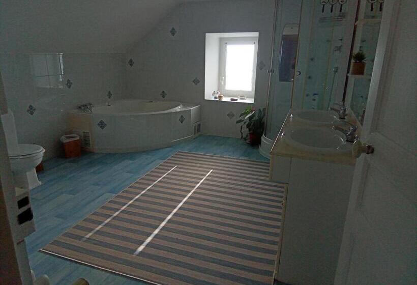 Номер Стандарт, La Chambre De La Boule D  Or