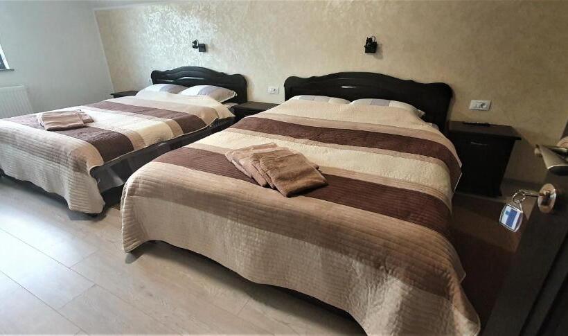 اتاق استاندارد چهار تخته, Bukovina Blue