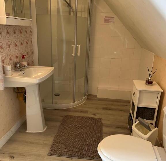 Quarto Estandar, Come Chez Nous