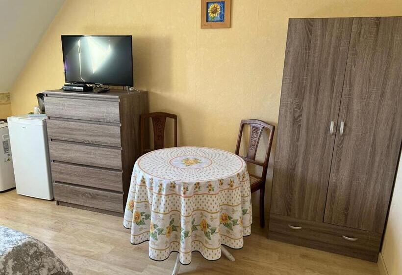 Quarto Estandar, Come Chez Nous