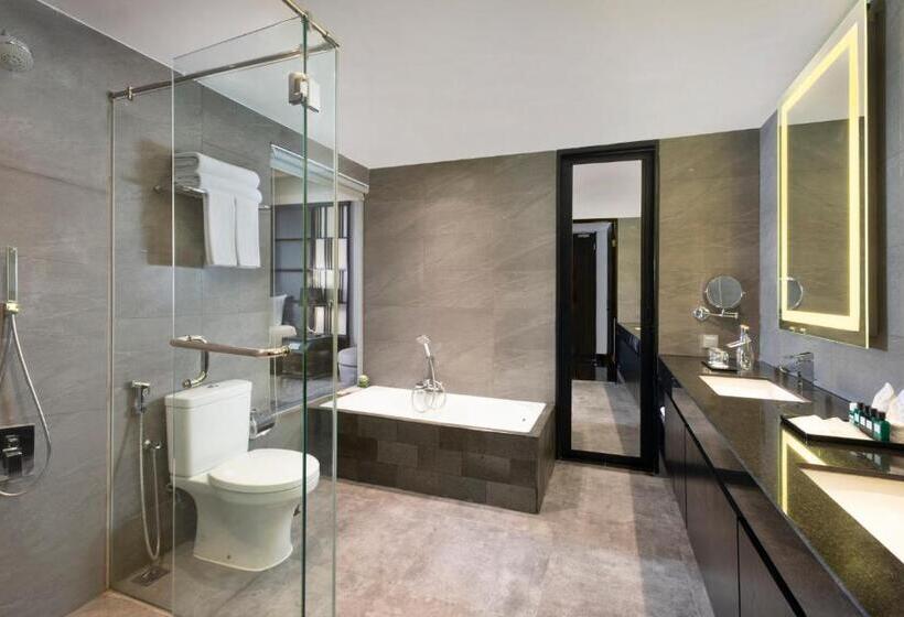 سوییت, Grand Swiss Belhotel Darmo