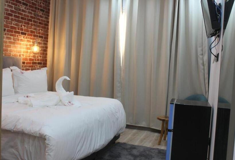 Quarto Deluxe, Wow