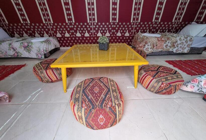 Standard Tent, Wow