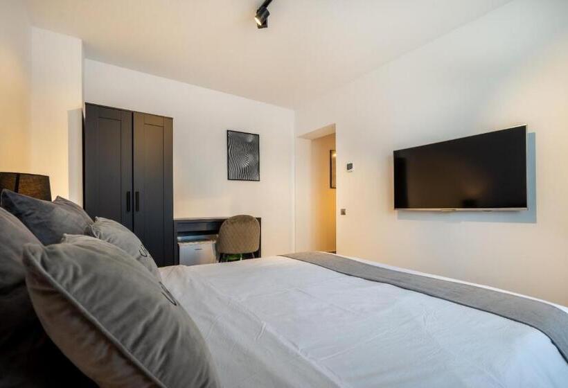Quarto Estandar com Sacada, Urbio Private Suites