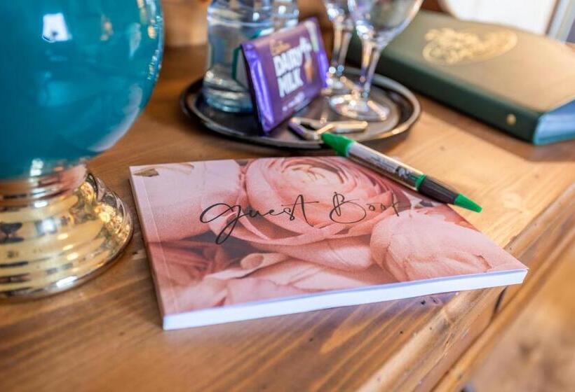 Номер Стандарт, The Little Britain Inn Themed Hotel One Of A Kind In Europe