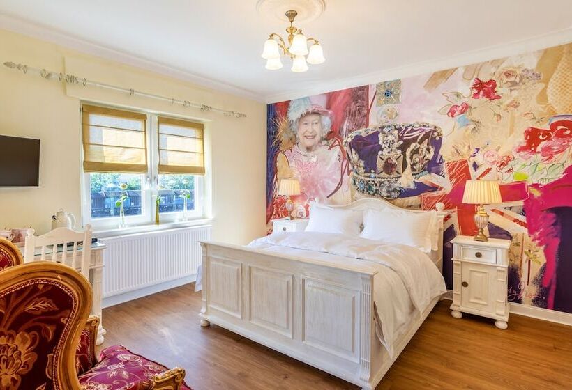 Номер Стандартный Кровать Куин, The Little Britain Inn Themed Hotel One Of A Kind In Europe