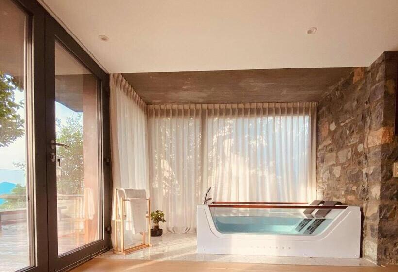 Deluxe Suite King Bed, Family Suite With Garden And Amaizing View To Lugano