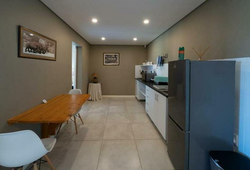 اتاق خانوادگی, Equestre Bnb