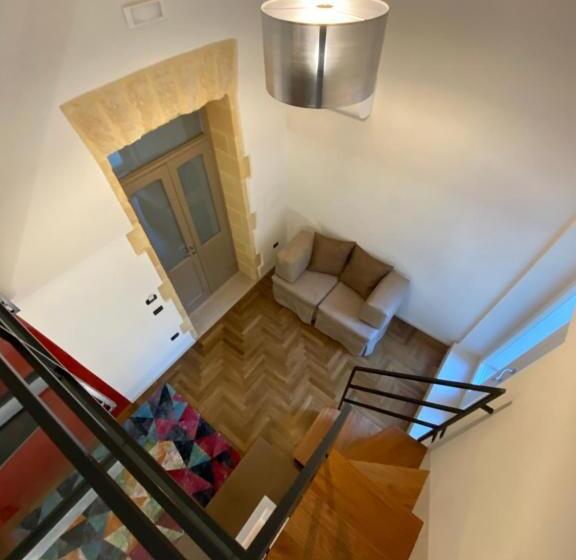 اتاق لوکس, Il Cortile Di Elen