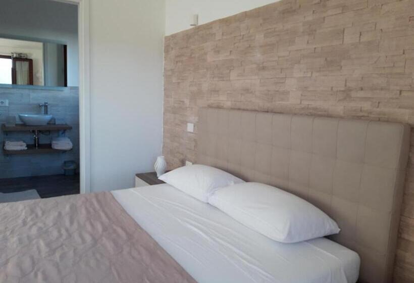 غرفة قياسية مطلّة علي البحر, B&b Aly&emy