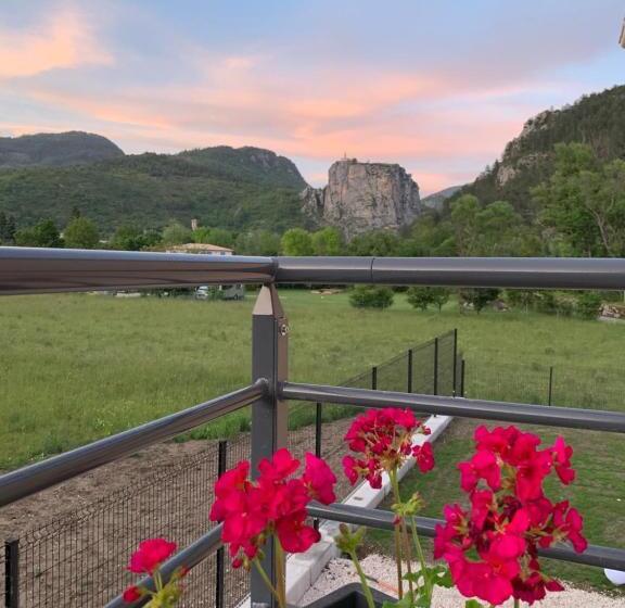 스탠다드 룸 산 전망, Le Long Du Verdon