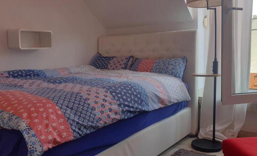 Номер Стандарт, Schönste Lage Am Rhein In Unmittelbarer Stadtnähe, B & B