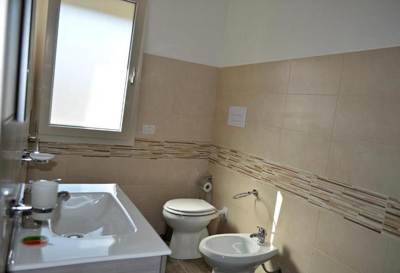 اتاق لوکس با بالکن, B&b Eden Ogliastra