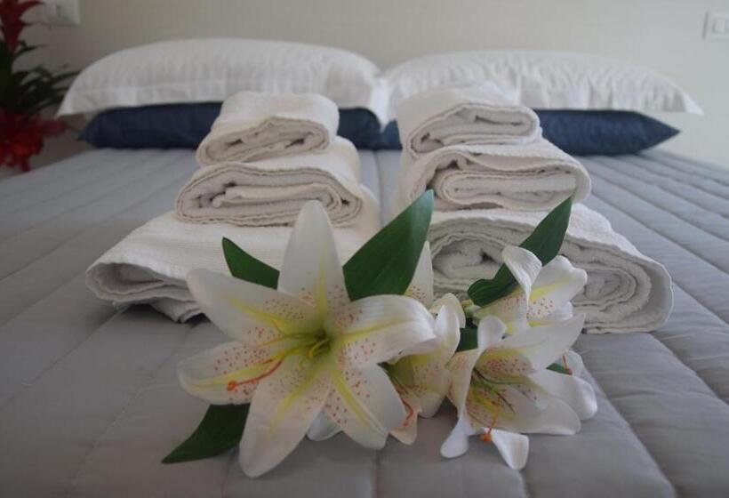 اتاق لوکس با بالکن, B&b Eden Ogliastra