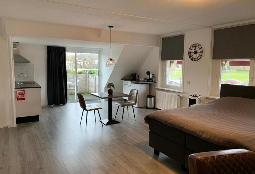 Quarto Deluxe com Sacada, Slapen Bij De Buurvrouw
