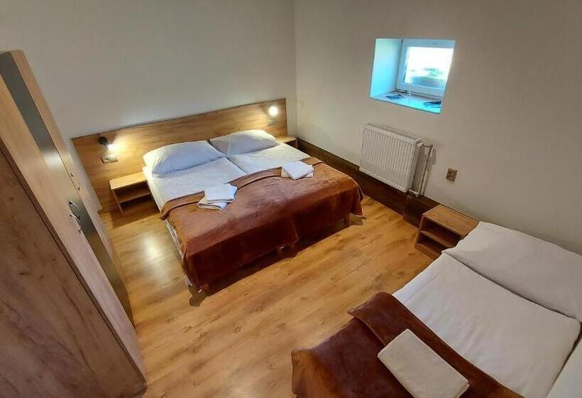 带1个卧室的带阳台的公寓, Apartmány Podlavice