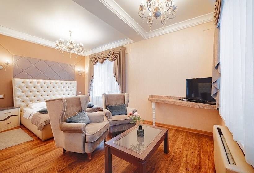 Номер Deluxe, Shato City