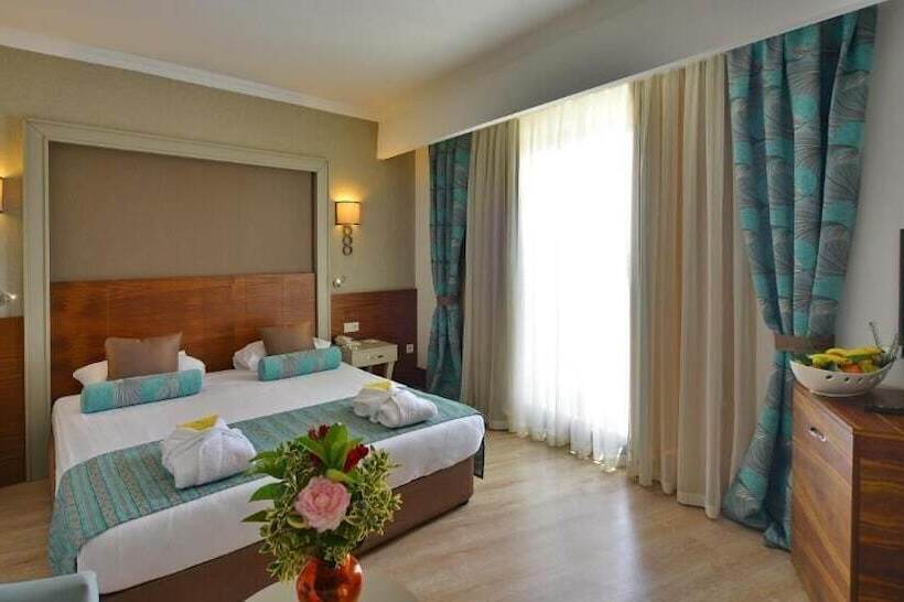 اتاق استاندارد با چشم‌انداز استخر, Side Crown Palace - Ultra All Inclusive