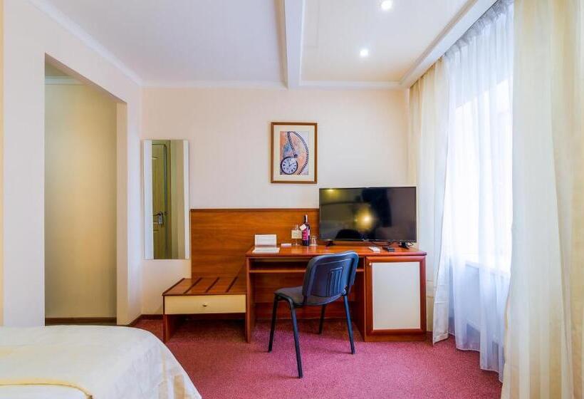اتاق استاندارد یک نفره, Raziotel Kryvyi Rih