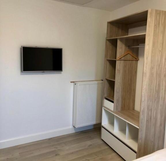 Quarto Familiar Deluxe, Inga