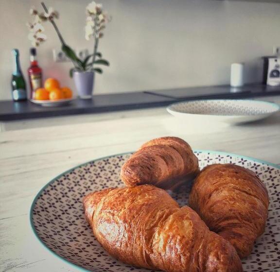 Апартаменты 2 Спальни, Moment Apartments