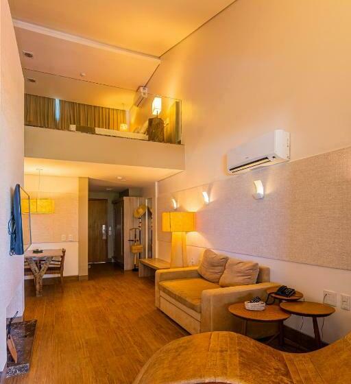 سوئیت با وان آب گرم, Carmel Charme Resort