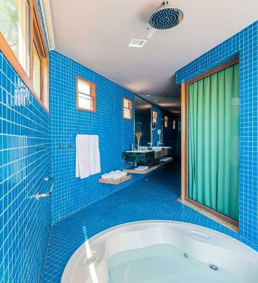 بانگلوی استاندارد, Carmel Charme Resort