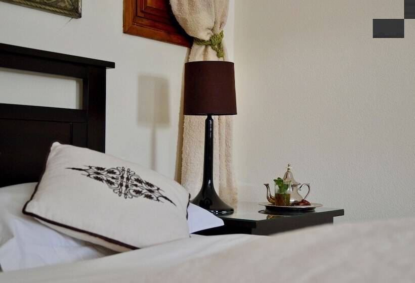 Номер Deluxe, Dar L Oussia