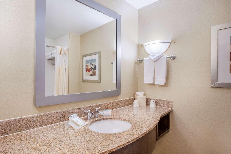 Junior Suite met Kingsize Bed, Hilton Garden Inn South Padre Island Beachfront