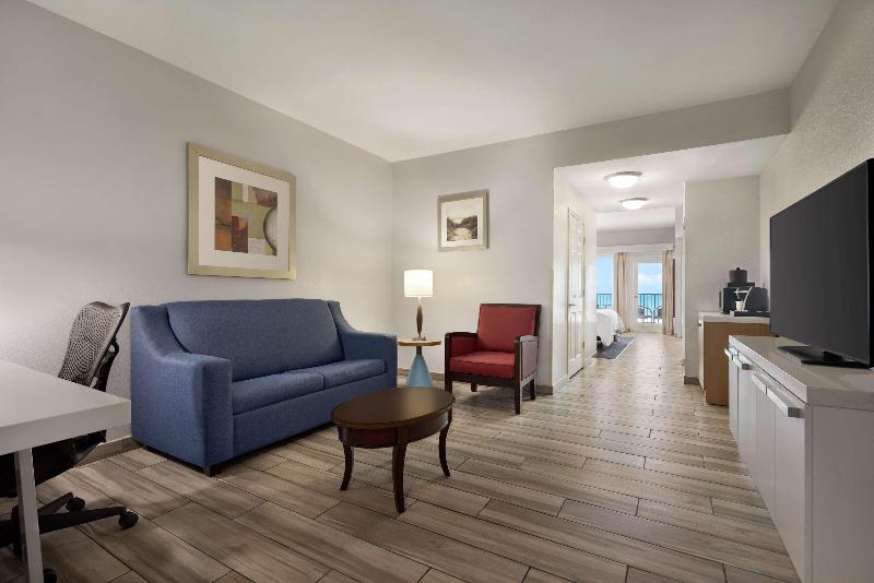 Junior Suite met Kingsize Bed, Hilton Garden Inn South Padre Island Beachfront