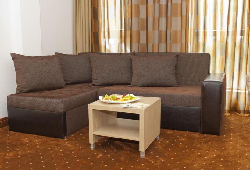 Семейный Номер, Radina's Way Hotel