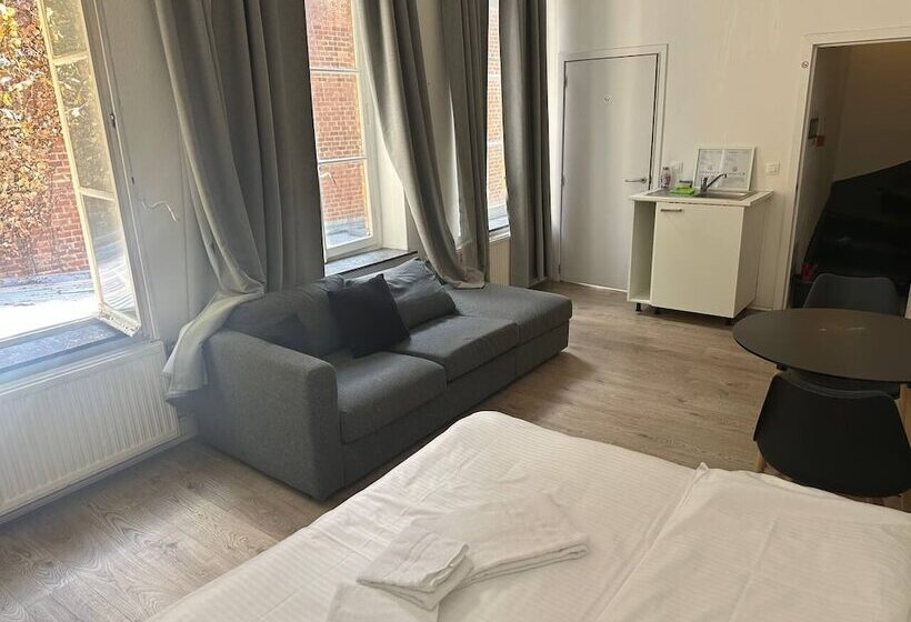 스탠다드 스튜디오, Bed Collège