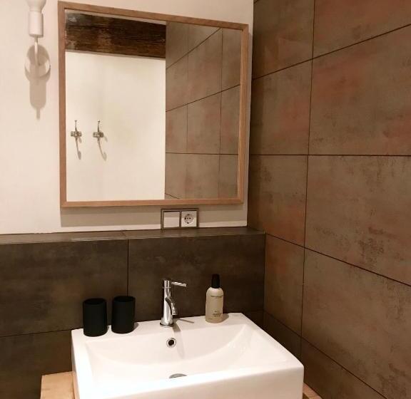 Quarto Estandar, B&b No. 42