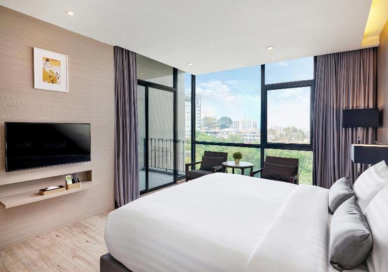 디럭스 룸, Altera Hotel And Residence By At Mind