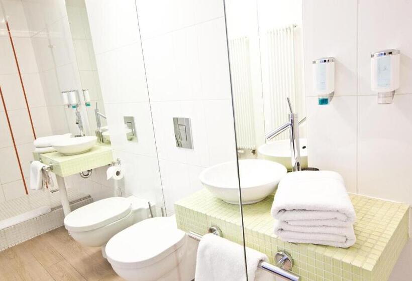 استودیوی استاندارد, Platinum Apartments Apart