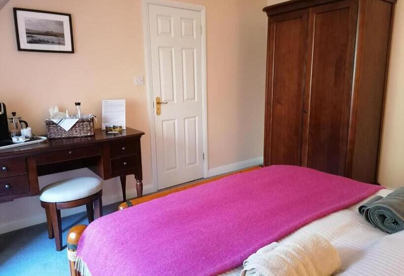 Deluxe Room King Size Bed, Valhalla Bnb