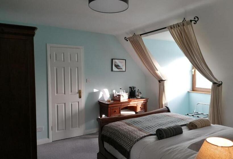 Standard Room King Size Bed, Valhalla Bnb