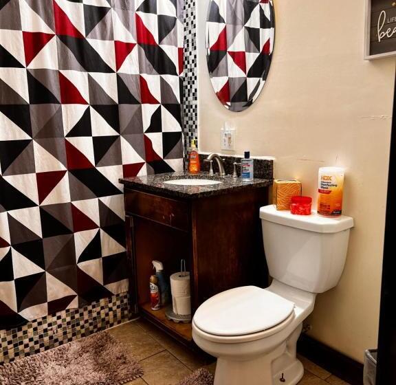 חדר סטנדרט חדר אמבטיה משותף, Clean, Spacious, Inexpensive Queen Br