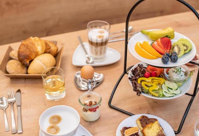 Номер Deluxe с Балконом, Rebenheim