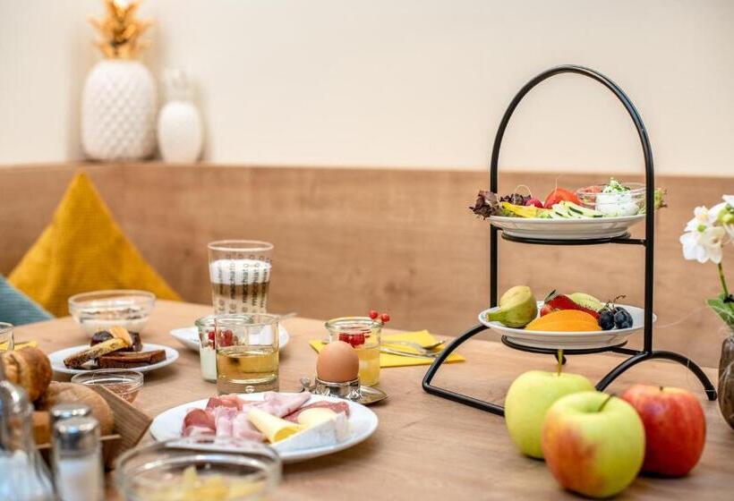 Номер Deluxe с Балконом, Rebenheim