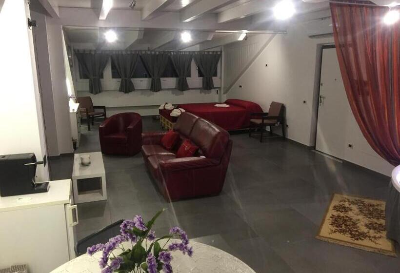 استودیوی سوپریور, Walter