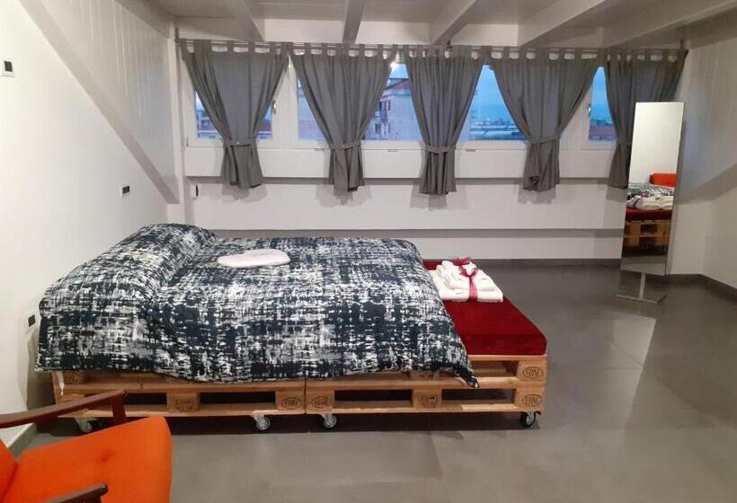 استودیوی سوپریور, Walter