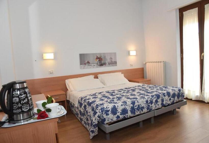 Номер Стандарт с Балконом, Albergo La Rosetta