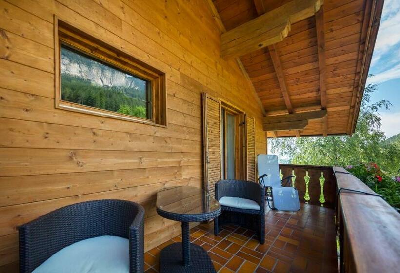 Номер Стандарт Вид на Горы, Thalerhof Tiers