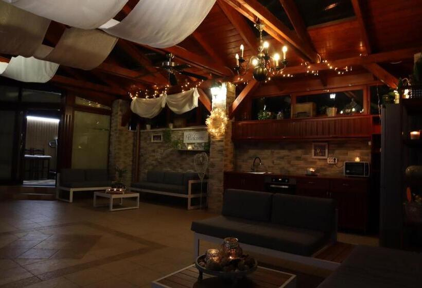 Вилла с 1 спальней и бассейном, Barackos Wellness Villa Fót