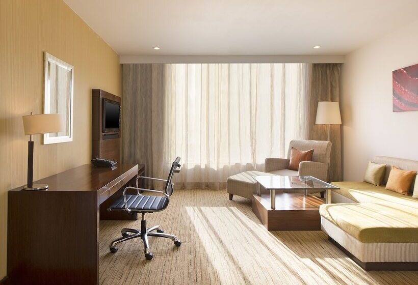 行政套房, Four Points By Sheraton Hotel And Serviced Apartments Pune