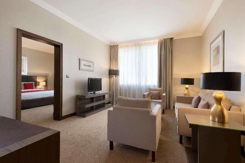 Номер Deluxe Кровать Кинг, Ramada Downtown Abu Dhabi