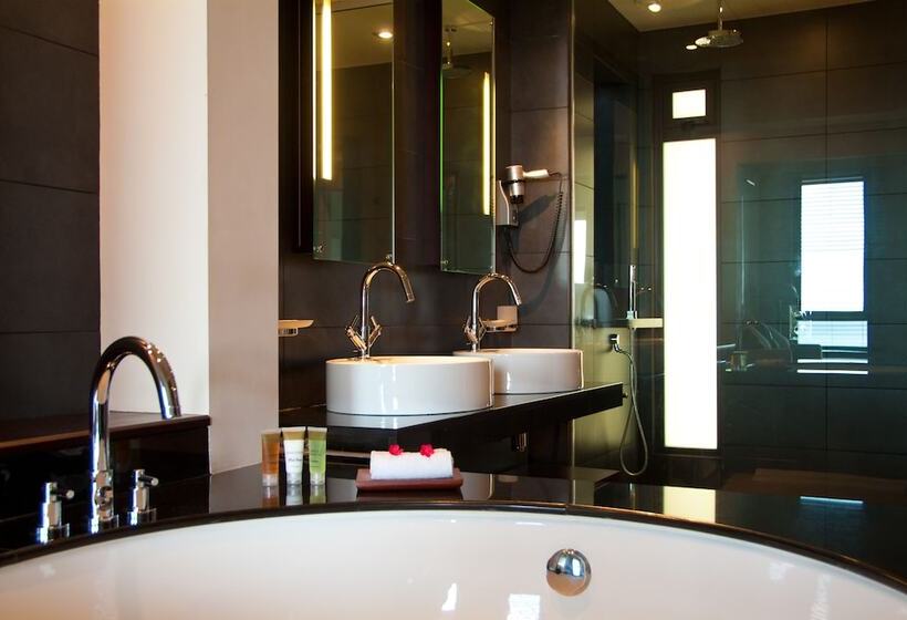 سوییت جونیور, Le Cardinal Exclusive Resort